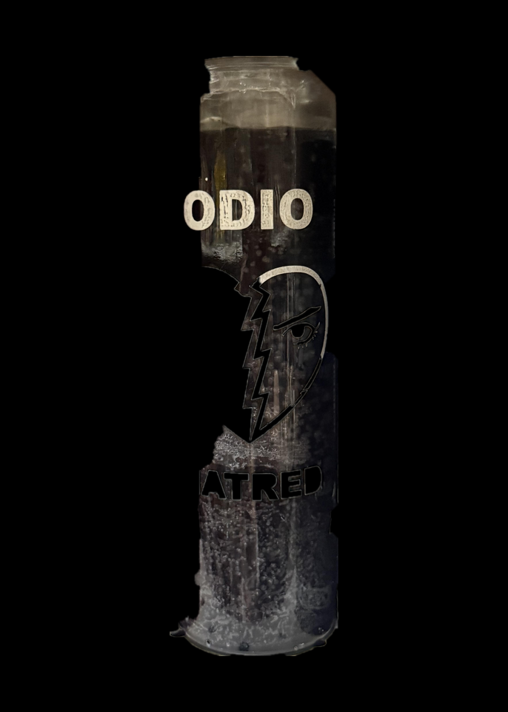 Veladora Odio centrada sobre fondo negro